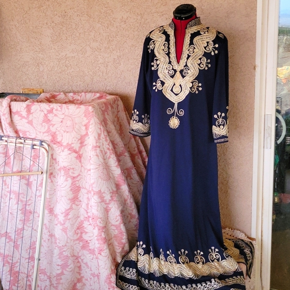 Tunic with gold threads